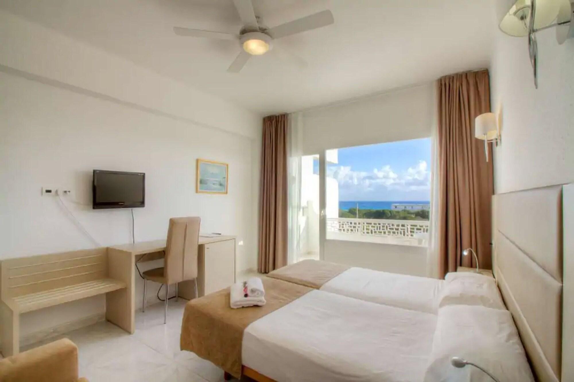 Hotel Lago Playa I Es Pujols Bagian luar foto
