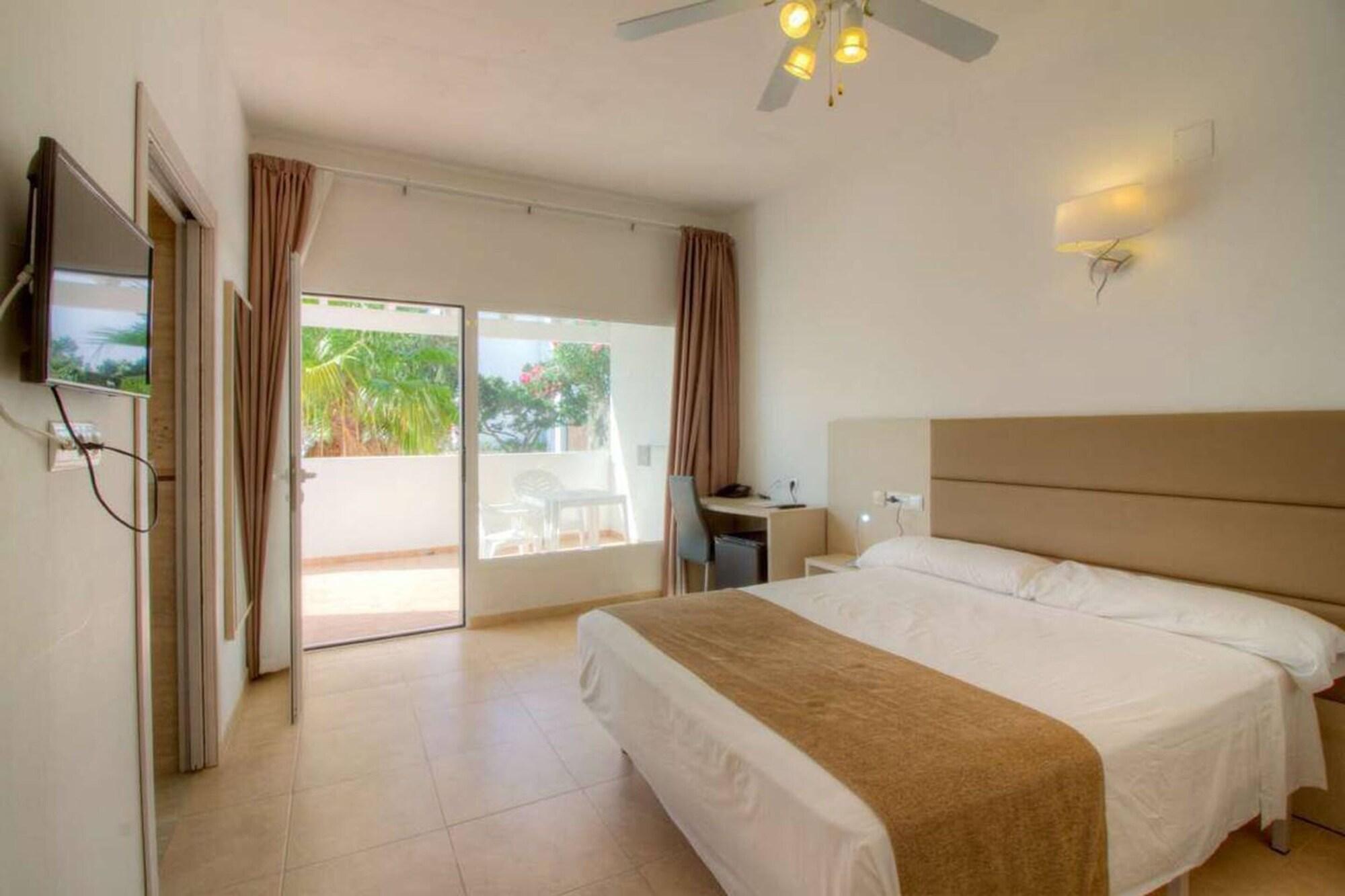 Hotel Lago Playa I Es Pujols Bagian luar foto