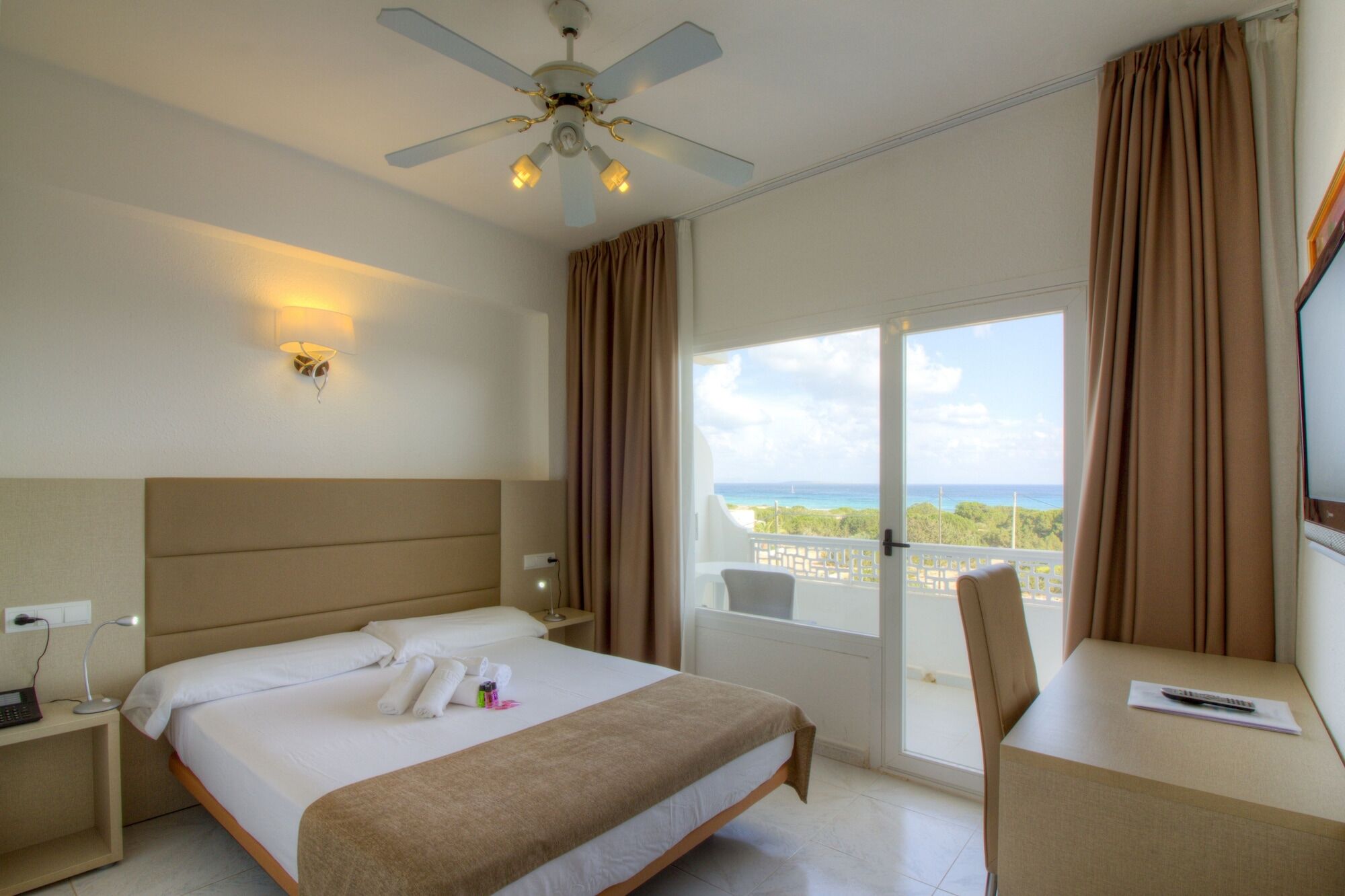 Hotel Lago Playa I Es Pujols Bagian luar foto